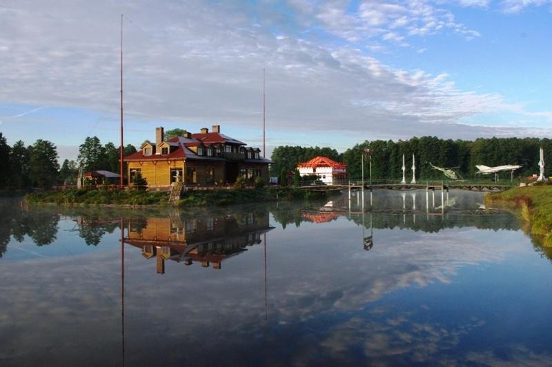 Malibu Lublin Hotel Bagian luar foto